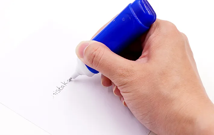 紙に書いたボールペンの字を消す方法の注意点
