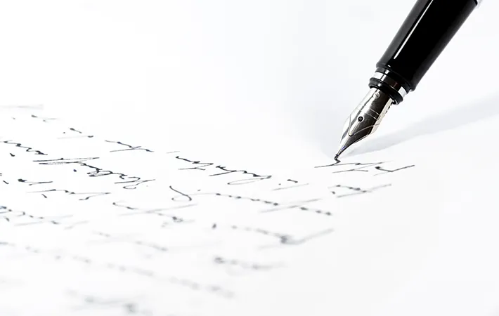 紙に書いたボールペンの字をきれいに消す3つのポイント