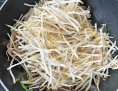 『もやしあんかけ』を作る写真（撮影：エニママ）