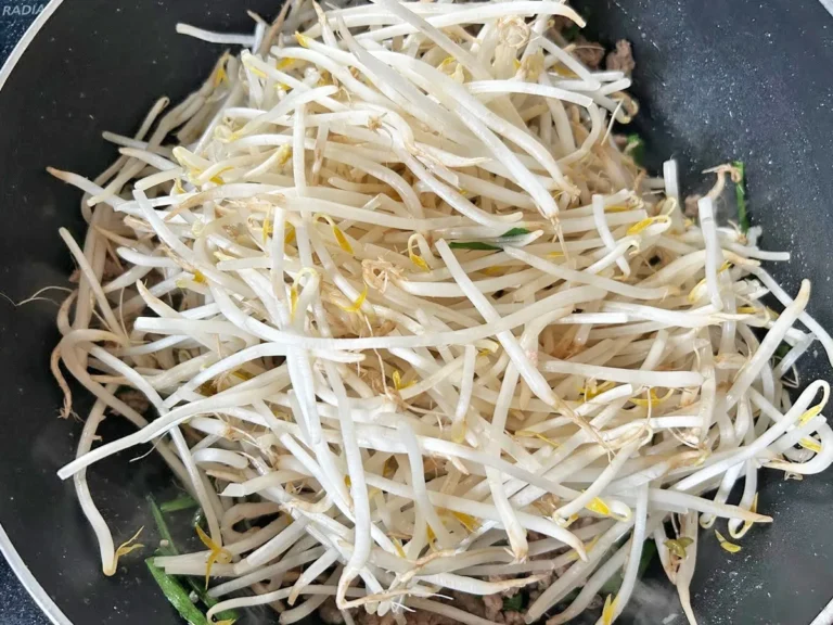 『もやしあんかけ』を作る写真（撮影：エニママ）