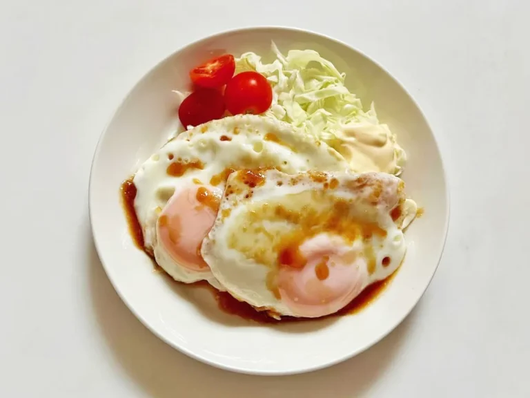 『しょうが焼き風の目玉焼き』の完成写真（撮影：エニママ）