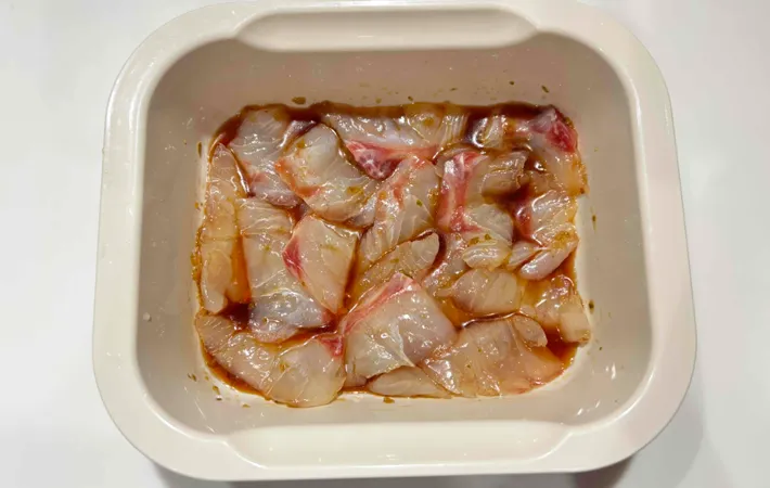 『刺身の柚子こしょう漬け』を作る写真（撮影：エニママ）