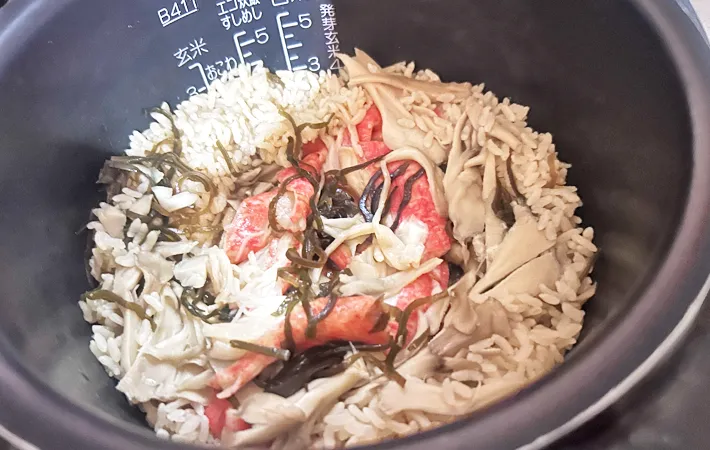 『カニめしもどき』を作る写真（撮影：エニママ）