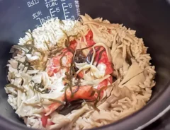 『カニめしもどき』を作る写真（撮影：エニママ）