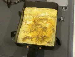 もずく入り玉子焼きの作り方（撮影：grape編集部）
