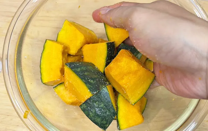 『かぼちゃの塩もみ』をする方法の写真（撮影：キジカク）