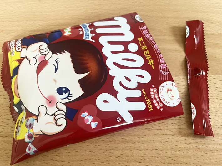 お菓子の袋で作るポーチの作り方（撮影：grape編集部）