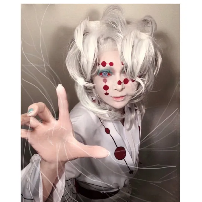累に扮する叶美香の写真