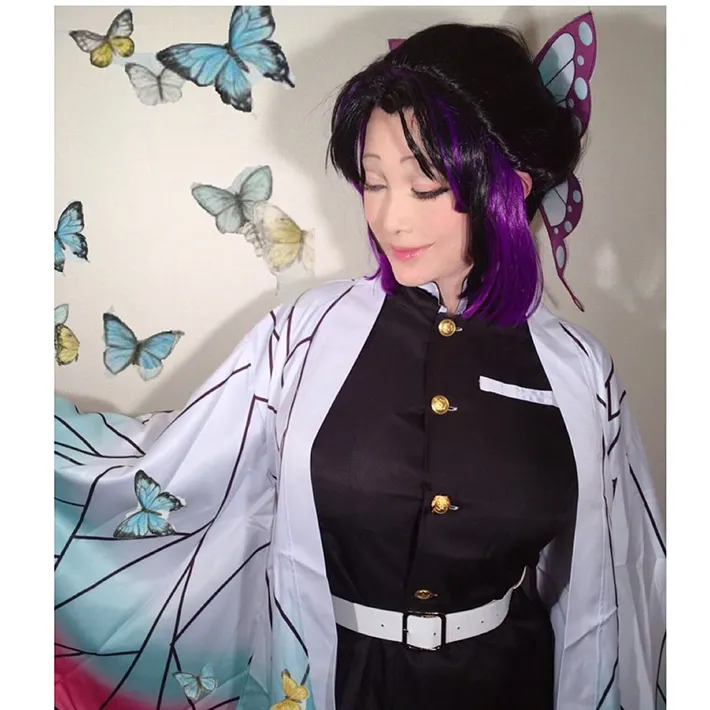 胡蝶しのぶに扮する叶美香の写真