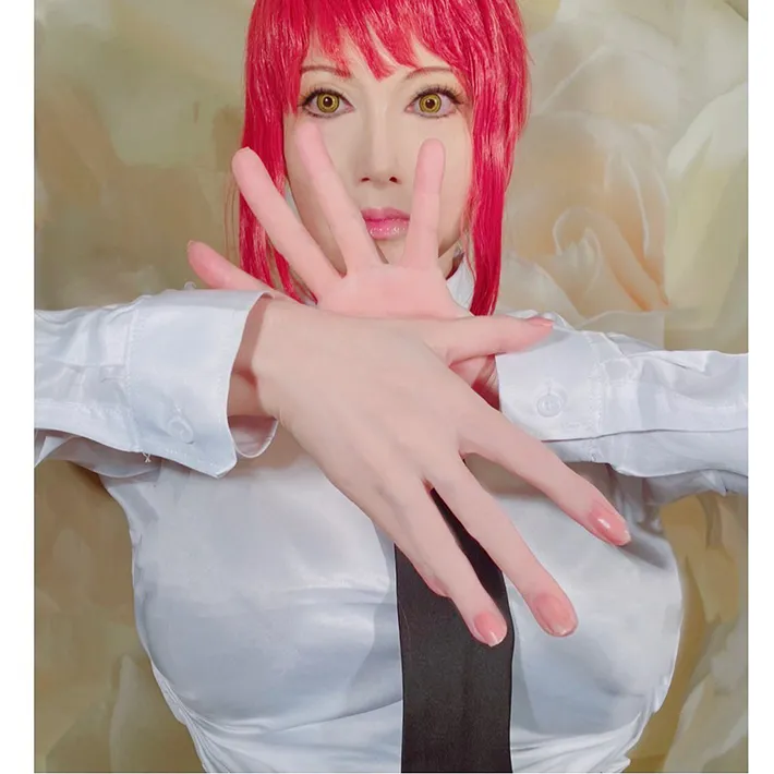 マキマに扮する叶美香の写真