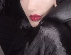 マレフィセントに扮する叶恭子さんの写真（提供：叶姉妹）