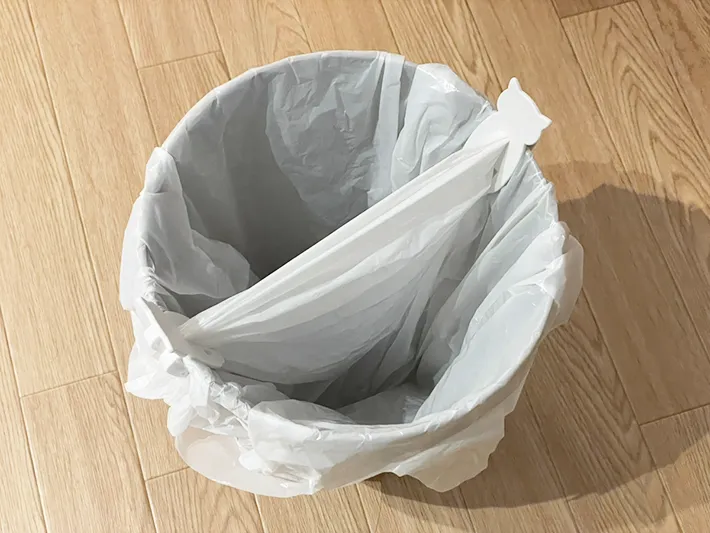 『ねこ型ごみ袋ストッパー2個組』の写真（撮影：grape編集部）
