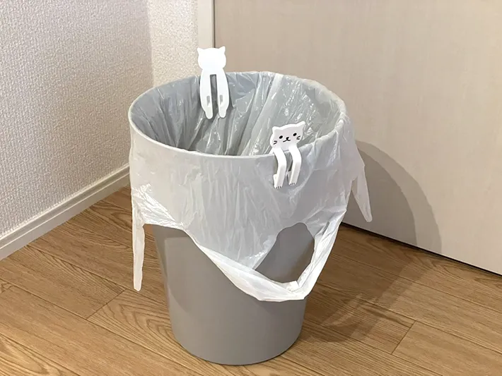 『ねこ型ごみ袋ストッパー2個組』の写真（撮影：grape編集部）