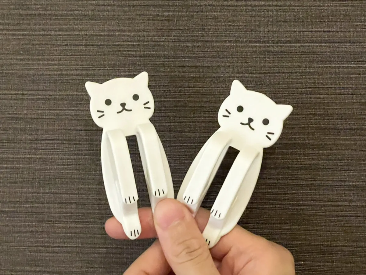 『ねこ型ごみ袋ストッパー2個組』の写真（撮影：grape編集部）