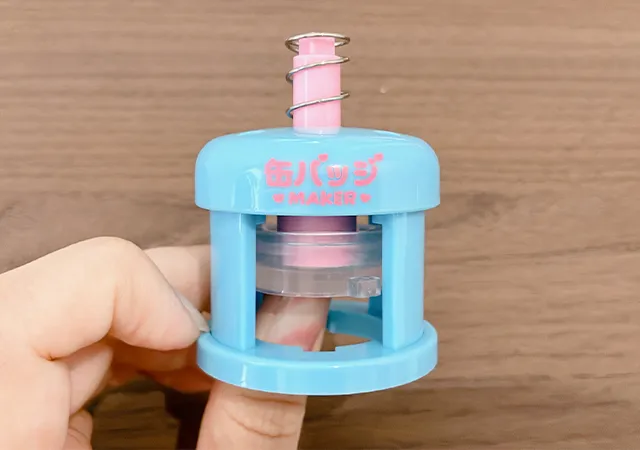 『本当に作れる！ミニミニ缶バッジメーカーマスコット』（撮影：grape編集部）