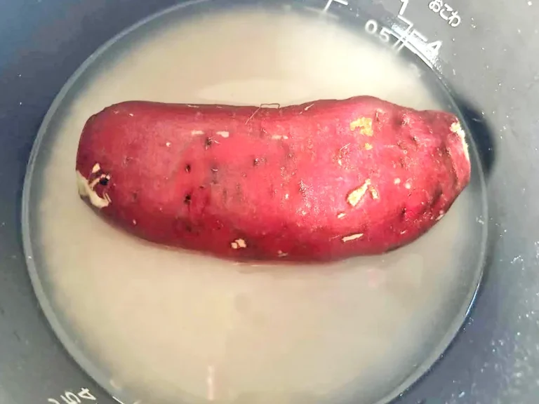 『さつまいもごはん』を作る写真(撮影:エニママ)