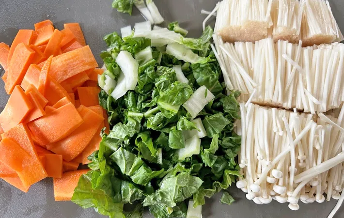 『豆乳味噌汁』を作る写真（撮影：エニママ）