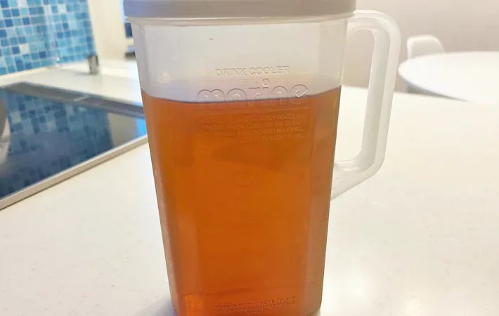 ポットに入った麦茶の写真（撮影：エニママ）