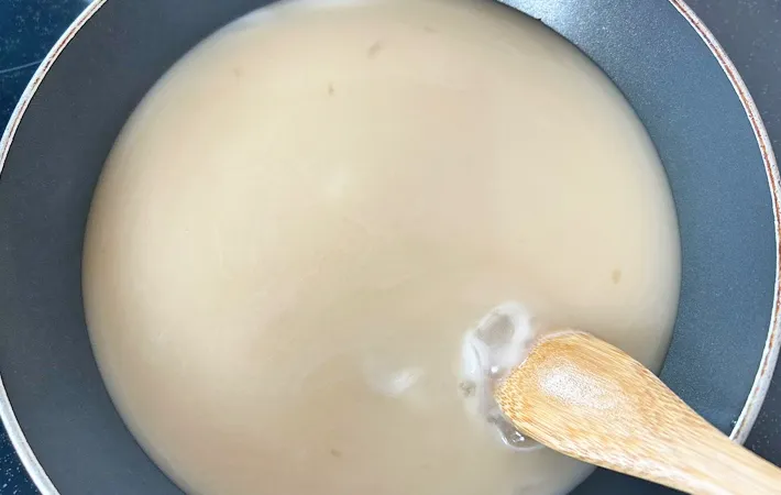 『麦茶でわらび餅』を作る写真（撮影：エニママ）