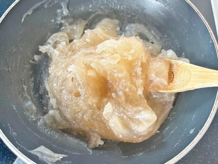 『麦茶でわらび餅』を作る写真(撮影:エニママ)