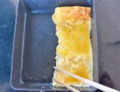 玉子焼きを作る写真（撮影：エニママ）