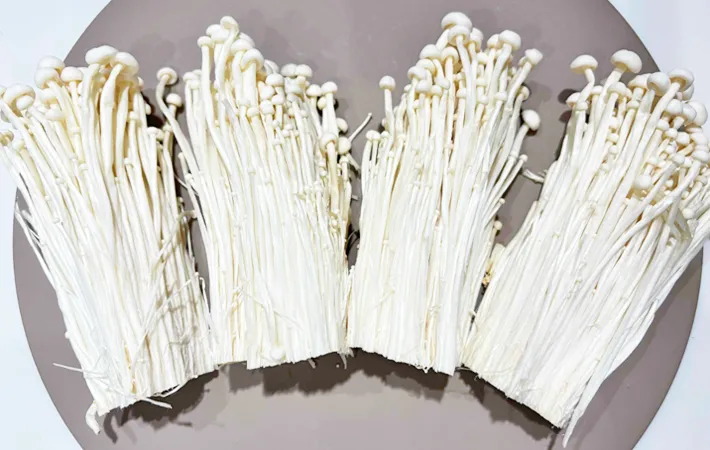 『ホタテ風エノキソテー』を作る写真（撮影：エニママ）