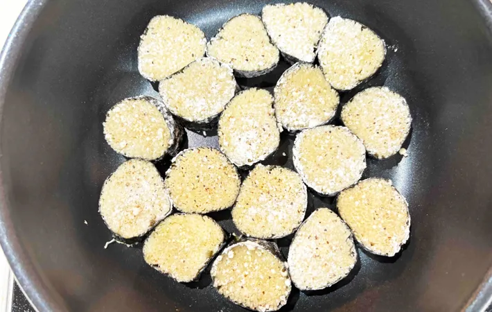 『ホタテ風エノキソテー』を作る写真（撮影：エニママ）