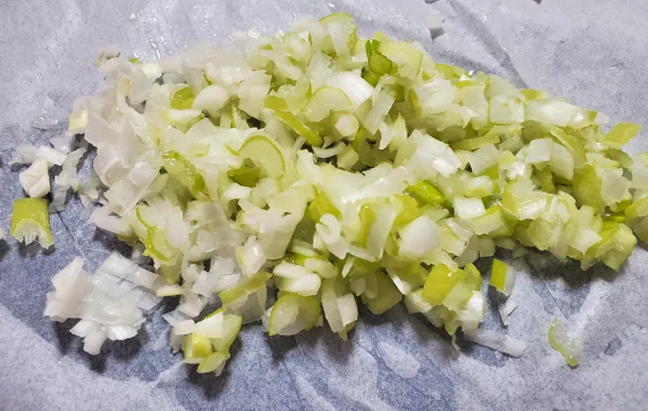 『鶏胸肉のトマトチリソース』を作る写真（撮影：エニママ）