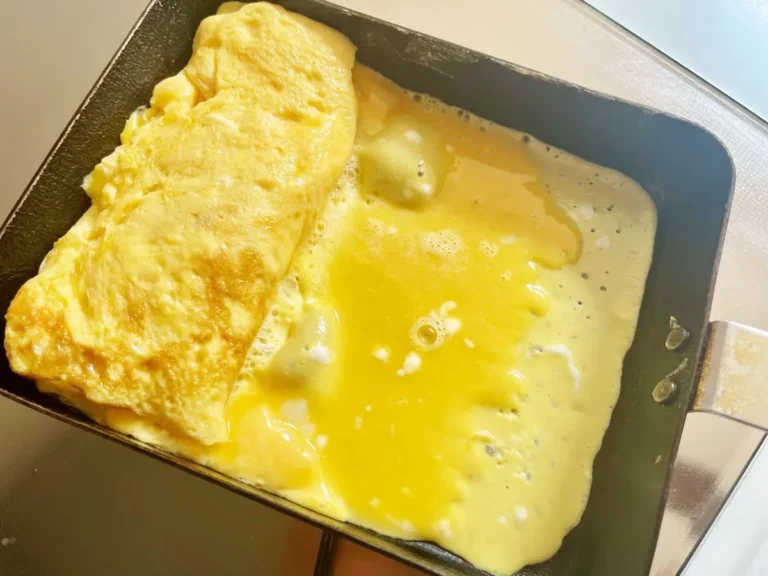 『ヨールグルト入り玉子焼き』を作る写真（撮影：エニママ）