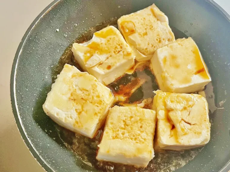 『豆腐ステーキ』を作る写真(撮影:エニママ)
