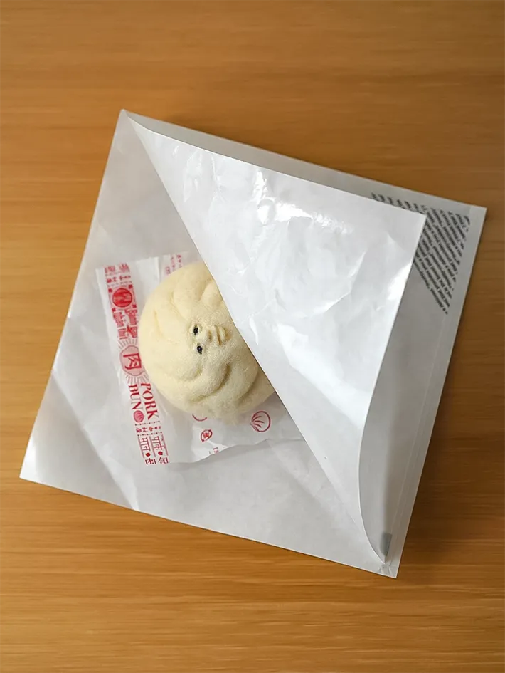 羊毛フェルトで作った『人面肉まん2025秋』の写真