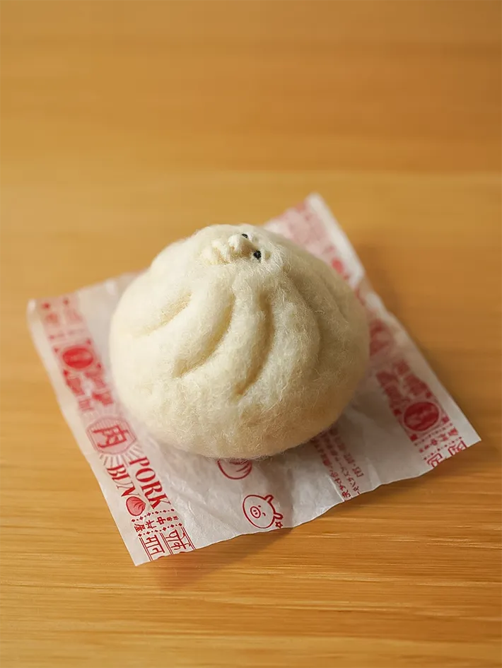 羊毛フェルトで作った『人面肉まん2025秋』の写真