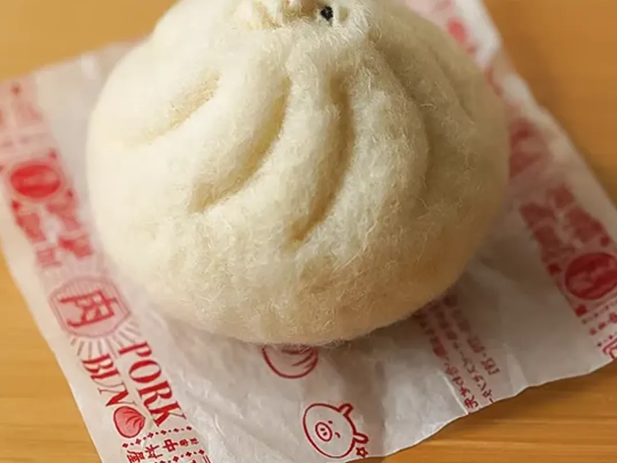 羊毛フェルトで作った『人面肉まん2025秋』の写真