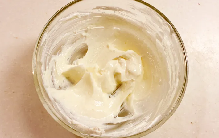 『かぼちゃのバウムクリームチーズトースト』を作る写真（撮影：エニママ）