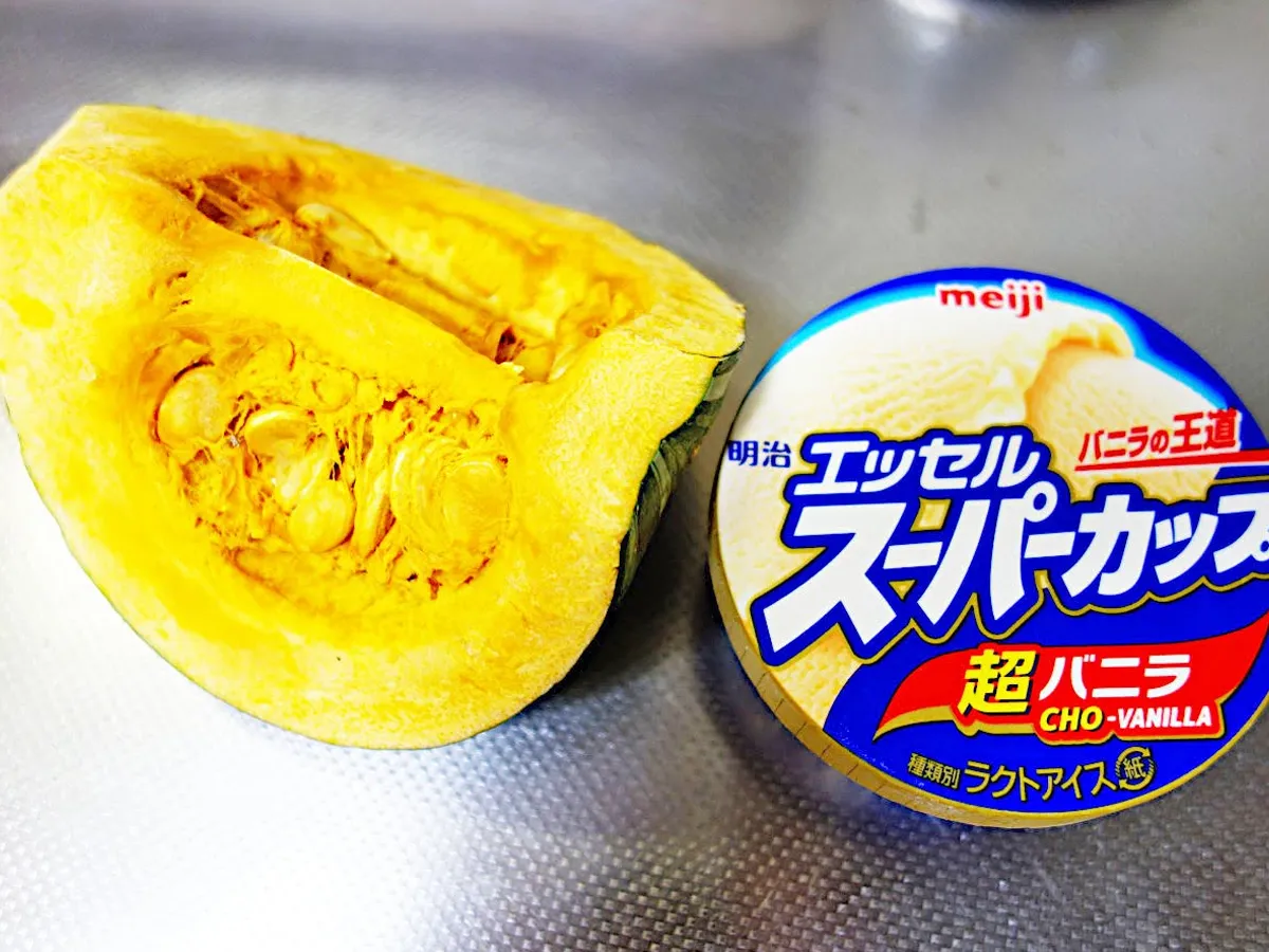 『焼いてのせるだけかぼちゃアイス』の材料写真(撮影:エニママ)