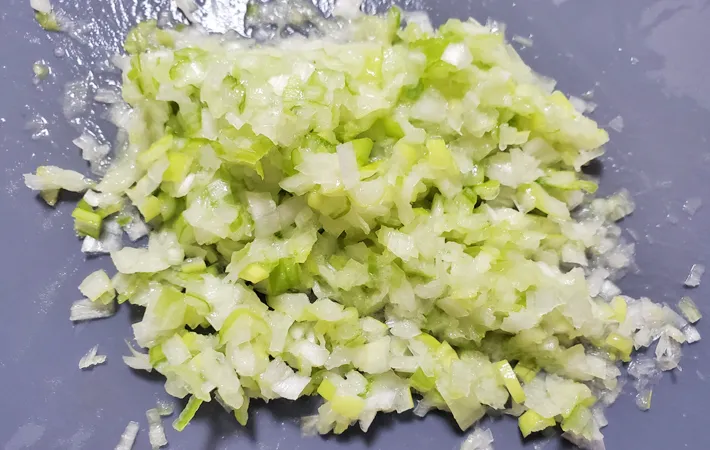 『塩昆布入りつくね』を作る写真（撮影：エニママ）