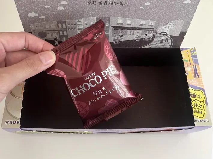 開封した『チョコパイ＜アールグレイ香るミルクティー＞』の写真（撮影：grape編集部）