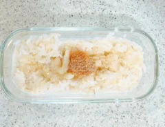 ご飯、味噌、ほか材料（撮影：grape編集部）