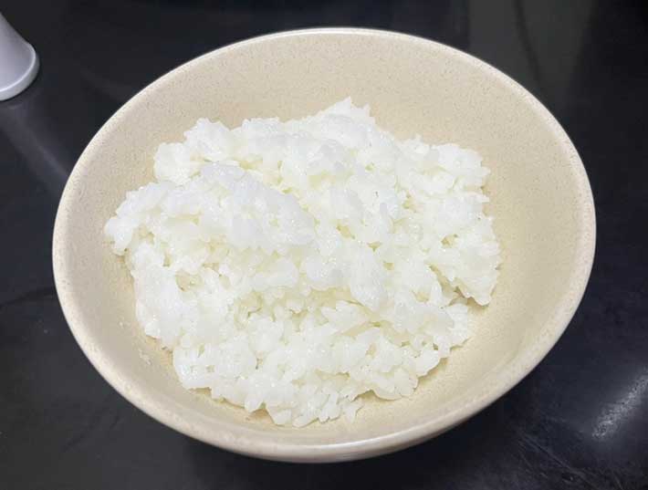 炊き立てのカルローズ米（撮影：grape編集部）