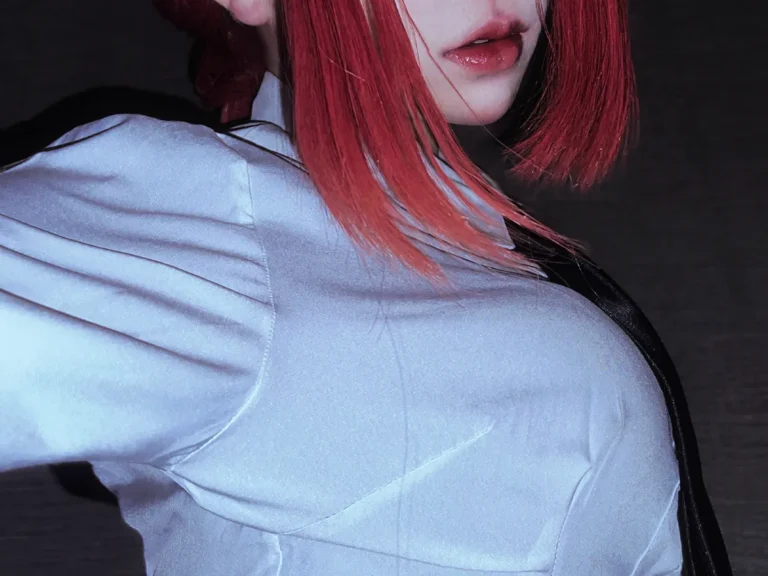 マキマに扮する女性の写真
