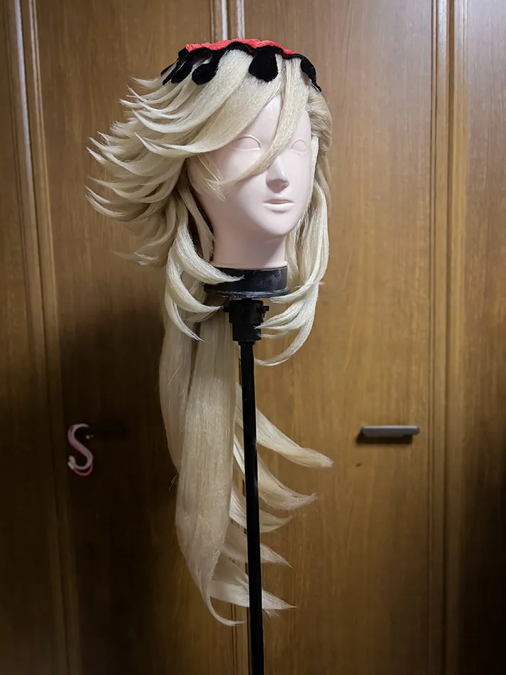 『鬼滅の刃』の童磨のコスプレの写真