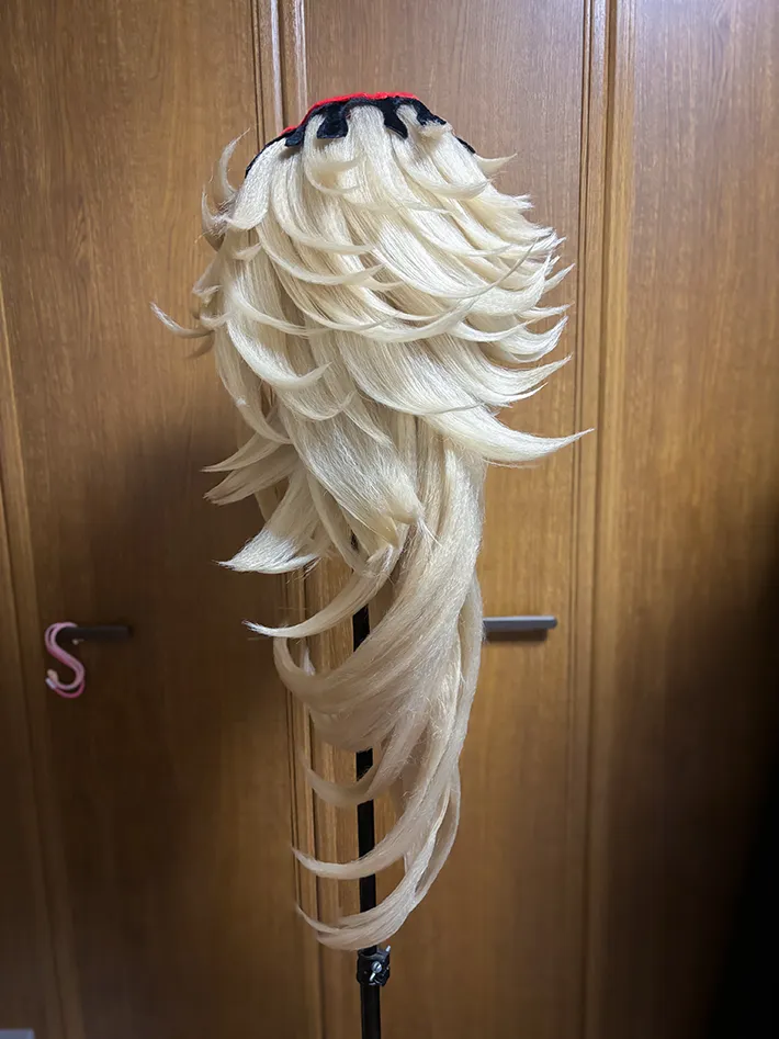 『鬼滅の刃』の童磨のコスプレの写真