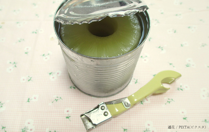 缶切りとパインの缶詰