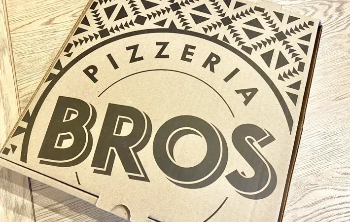 『PIZZERIA BROSの箱』の写真（撮影：キジカク）