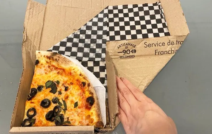 『ピザの箱で持ち帰りBOXを作る方法』の写真（撮影：キジカク）