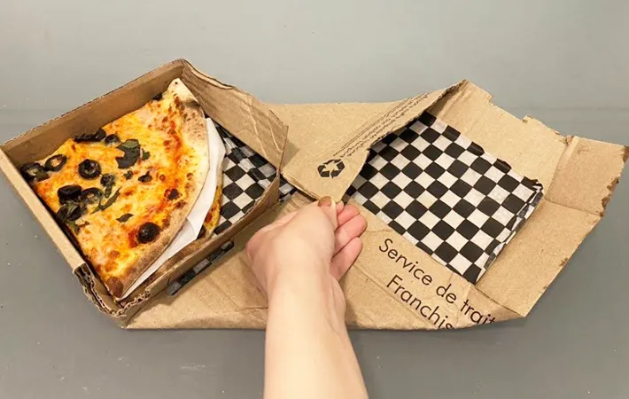 『ピザの箱で持ち帰りBOXを作る方法』の写真（撮影：キジカク）