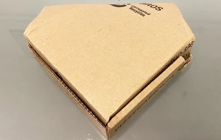 『ピザの箱で持ち帰りBOXを作る方法』の写真（撮影：キジカク）