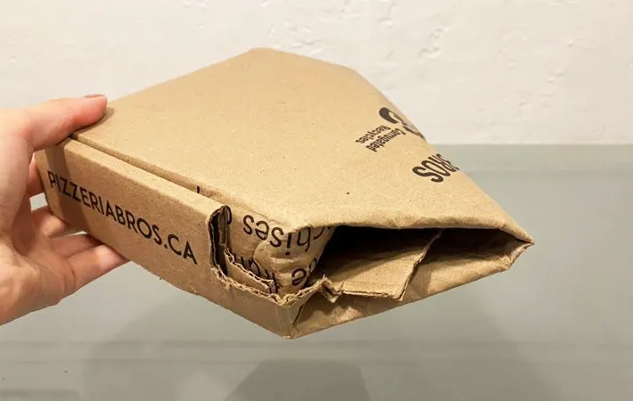 『ピザの箱で持ち帰りBOXを作る方法』の写真（撮影：キジカク）