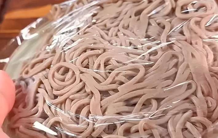 そばにラップをした写真