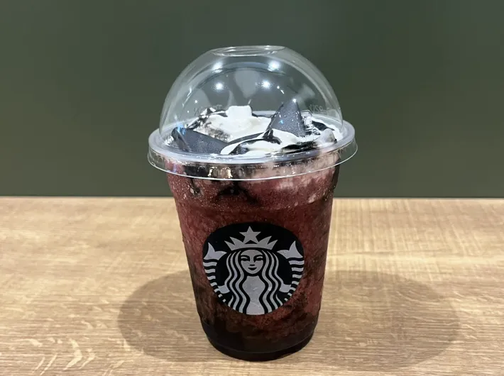 スタバ『アサイー ベリー フラペチーノ』の写真（撮影：grape編集部）